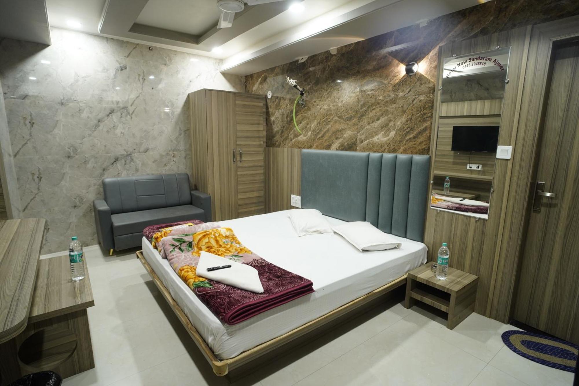 Hotel New Sundaram 150 Mtrs From Dargah Ajmer Exterior photo